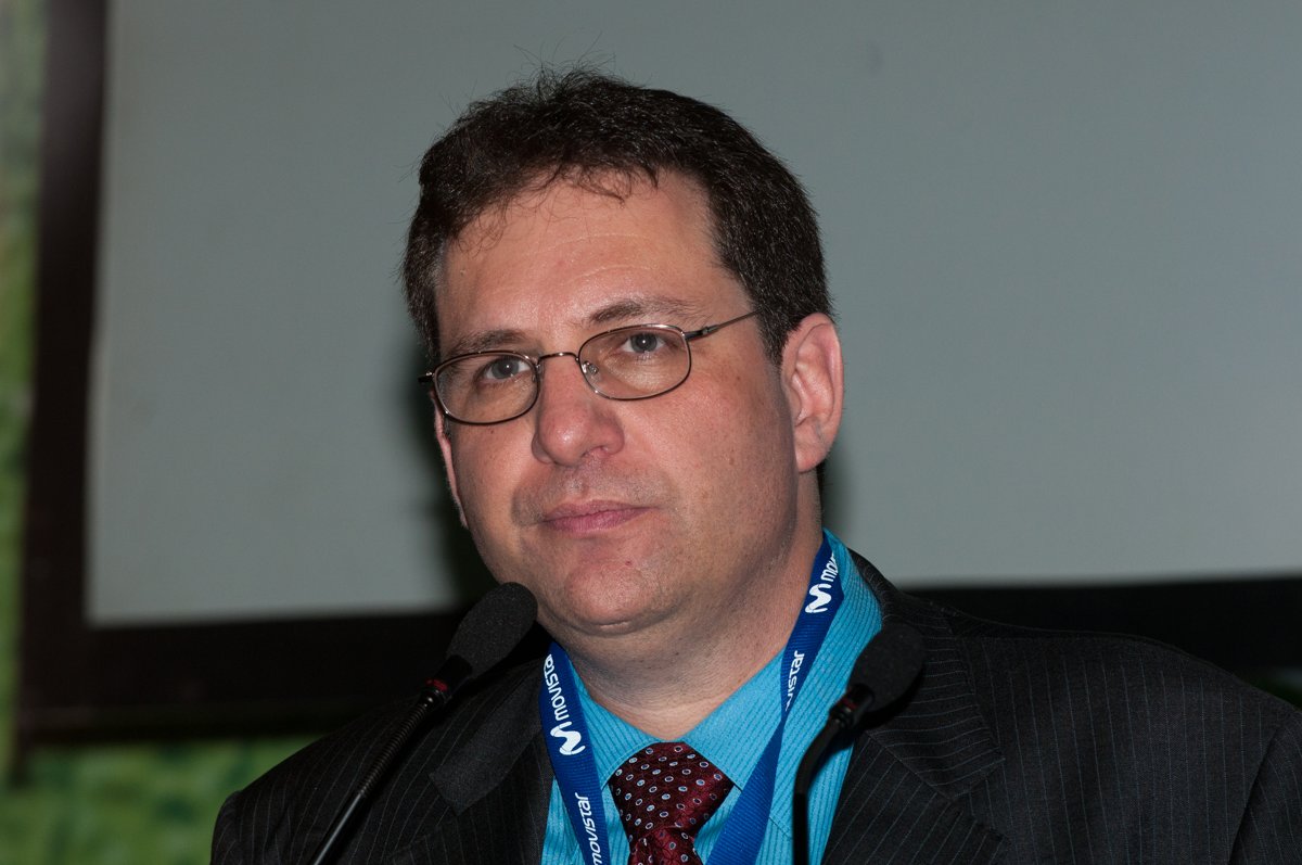 Kevin Mitnick speaking at Campus Party México in 2010, two decades after his original phone-phreaking-era arrests and a decade after the publication of The Art of Deception. Mitnick (1963-2023) is …